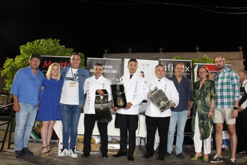 Francisco Javier Ruiz ganó el primer premio en el Concurso Nacional de Cortadores de Jamón `El Piropo Blanco de Los Santos de Maimona