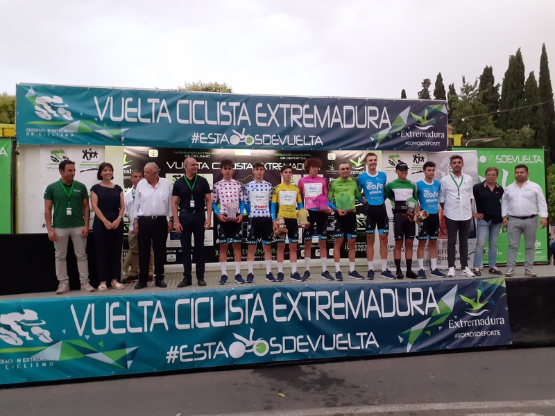 El equipo `Eolo Kometa vencedor en Zafra en la primera etapa de la Vuelta Ciclista a Extremadura 2022