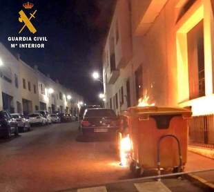 La Guardia Civil detiene al presunto autor de la quema de 41 contenedores en Zafra