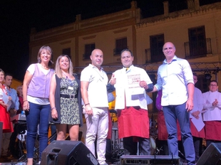 Eduardo Barrero se hizo con el I Concurso Nacional de Corte de Jamón de Zafra, que contó con 8 participantes