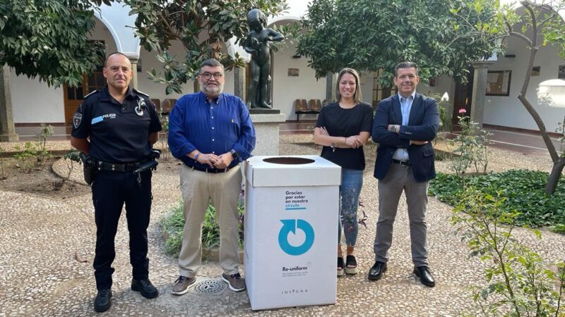 La Policía Local de Los Santos de Maimona la primera en Extremadura en acogerse al programa `Re-uniform