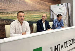 La Junta pondr en marcha proyectos singulares de atencin a personas mayores en Valverde de Burguillos y Riolobos