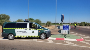 La Guardia Civil investiga al conductor de un camión que conducía cerca de Zafra superando seis veces la tasa de alcohol