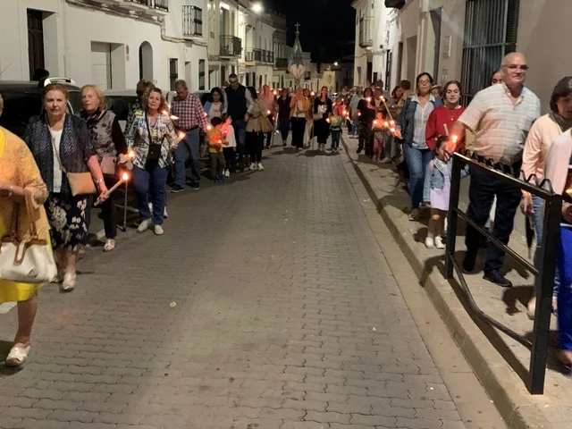 Un multitudinario `Rosario de las Antorchas llenó las calles de Los Santos de Maimona