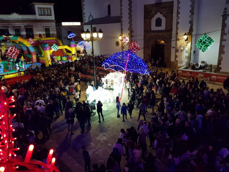 La inauguración de la luces pone el inicio de la Navidad en Fuente del Maestre