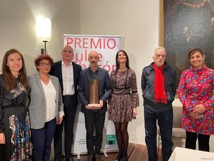 El escritor extremeño Jesús Carrasco recoge en Zafra el  XVII Premio Dulce Chacón de Narrativa Española 