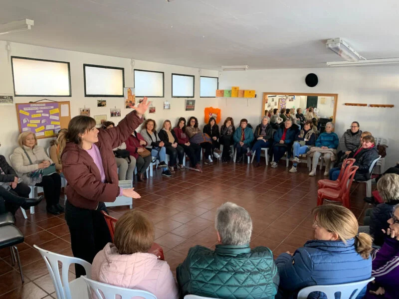 Comienzan con muy buena acogida los talleres `Tejiendo redes de mujeres santeñas