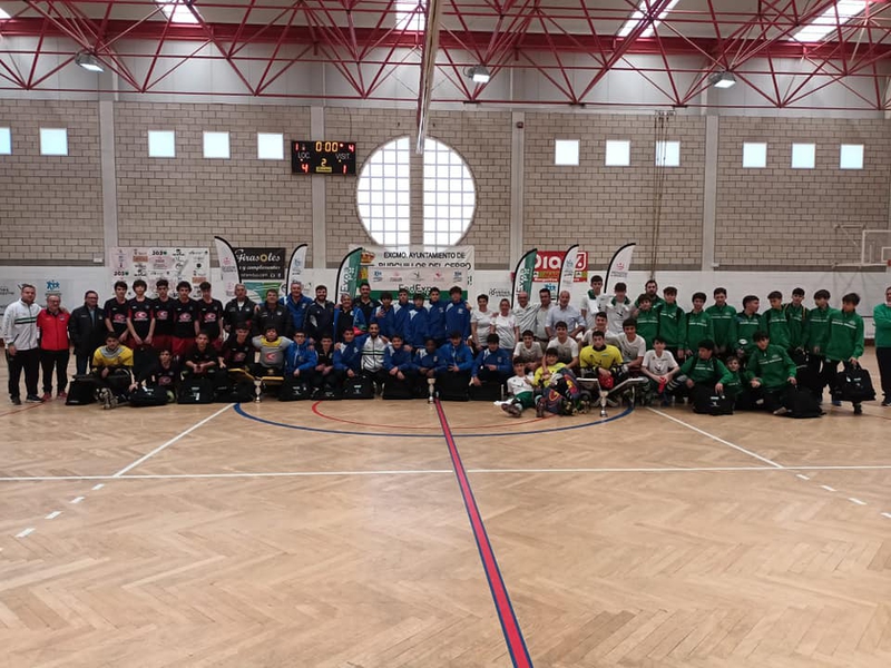 La Selección Extremeña de Hockey se cuelga la plata en el Torneo Sur Ibérico Selecciones Sub-15 en Burguillos del Cerro