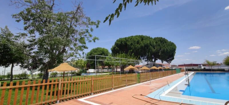 Ya se pueden adquirir los distintos abonos de la temporada de baños 2023 para la piscina municipal de Los Santos de Maimona