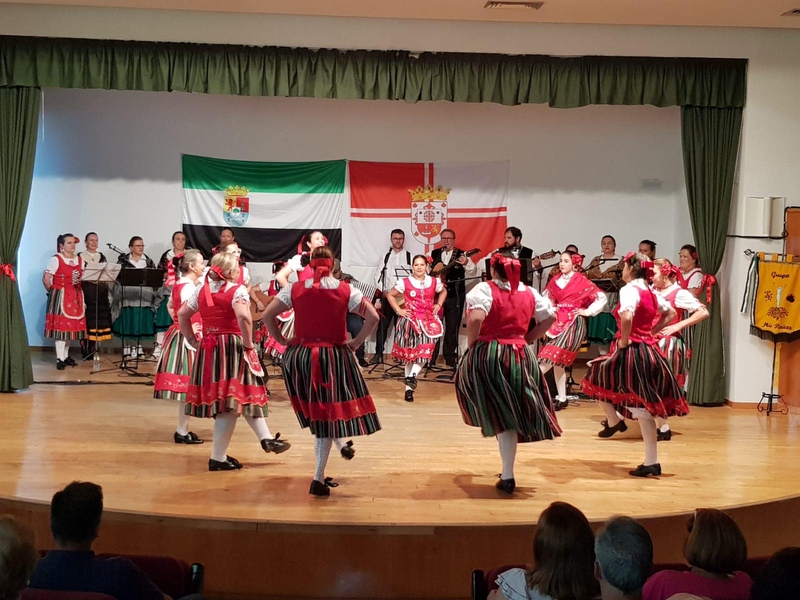Gran exhibición de folklore para clausurar el curso de bailes regionales de la Universidad Popular Fontanesa