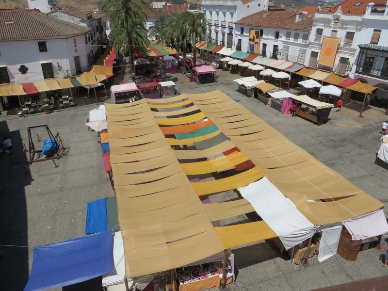 Las plazas Grande y Chica de Zafra acogen este fin de semana a 70 artesanos en el Mercado del Siglo de Oro