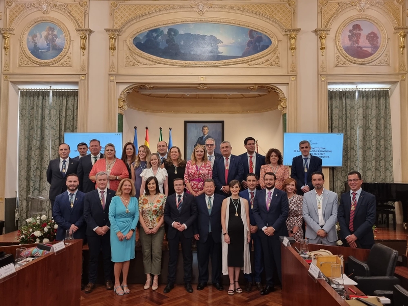 María Concepción López (Valencia del Ventoso) y Juan Antonio Barrios (Fuente del Maestre) toman posesión como diputados provinciales