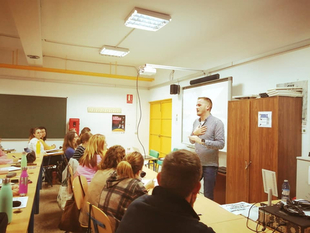 Jos Joaqun Caldera Ortiz `El Colo, el docente fontans que ayuda a construir sueos en las 3000 viviendas de Sevilla