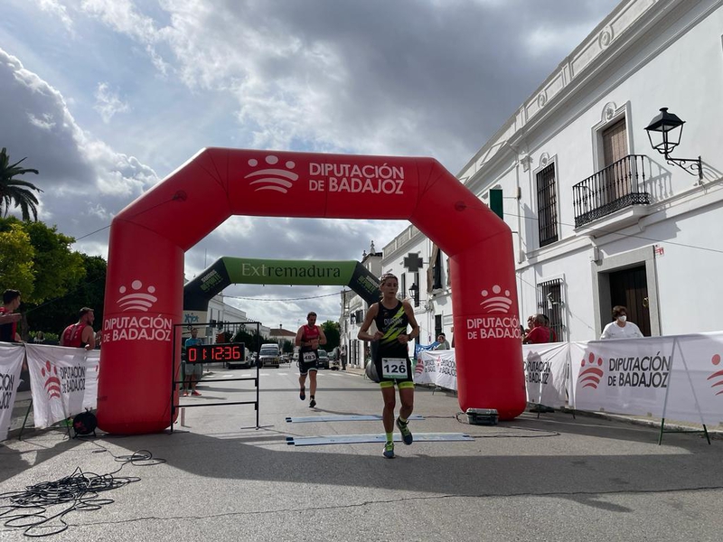 Fernando Méndez y Cristina Durán ganan el II Duatlón Cros Burguillos del Cerro