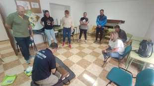 Monitores y personal de la Escuela Municipal de Deportes de Los Santos de Maimona se forman en soporte vital básico y uso del desfribilador