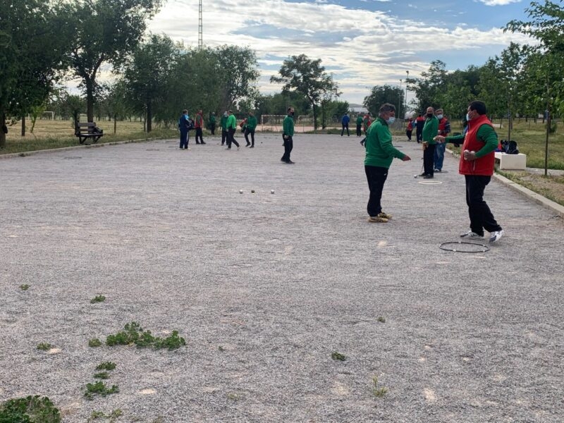 La Asociación Amigos de la Petanca de Los Santos de Maimona celebra este domingo la sexta edición de su Torneo de Petanca