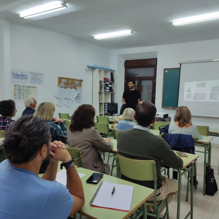 El escritor fontanés Gabino Sánchez imparte un taller de poesía y relato en Monesterio