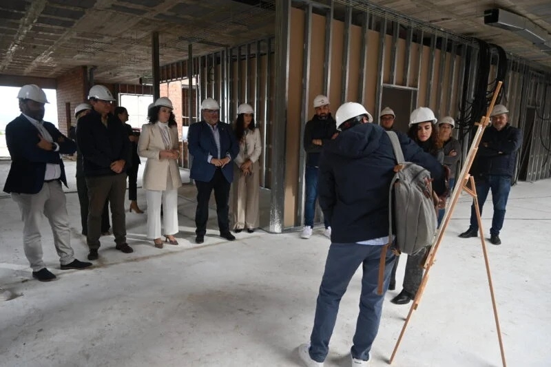 La consejera de Salud y Servicios Sociales visita las obras del nuevo centro de salud de Los Santos de Maimona