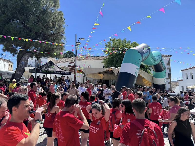 Más de 200 atletas participan en la XII Edición de la Subida al Castillo de Burguillos del Cerro