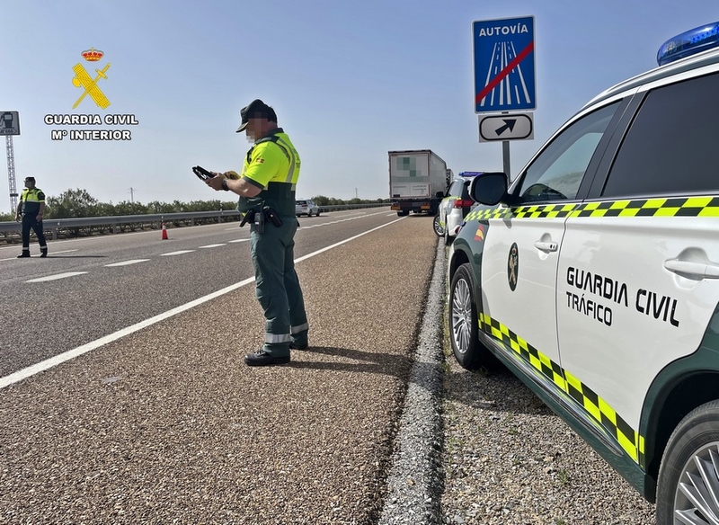 Investigado un camionero que conducía casi octuplicando la tasa de alcohol permitida en término de Calzadilla de los Barros