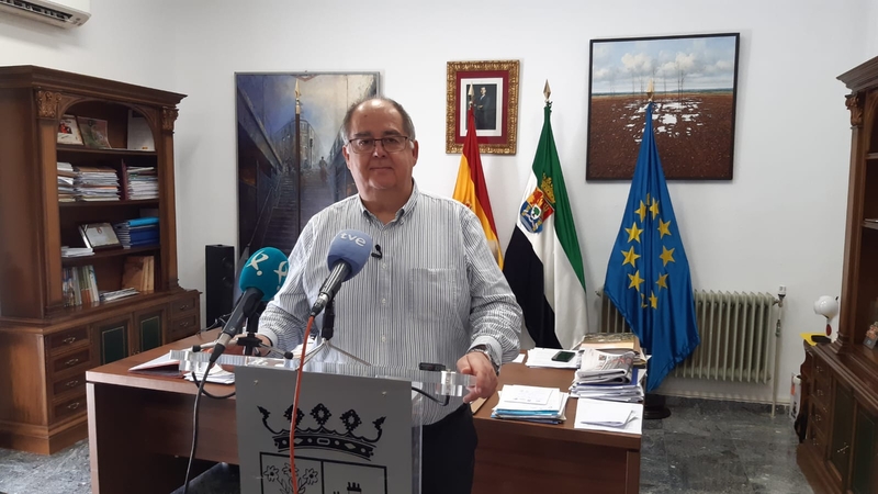 El Ayuntamiento de Zafra desconvoca el Premio Dulce Chacón, disuelve el jurado y ordena devolver las ayudas