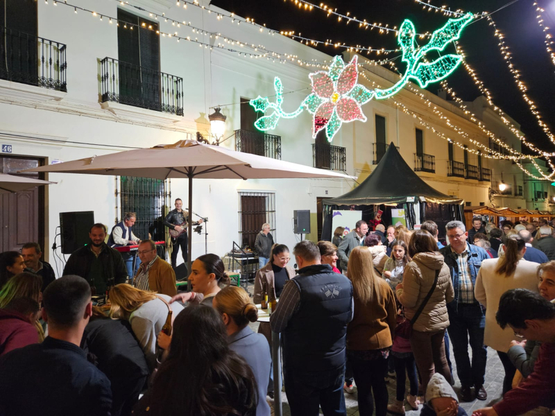 Gran ambiente en el primer fin de semana del II Mercadillo Navideño de Fuente del Maestre