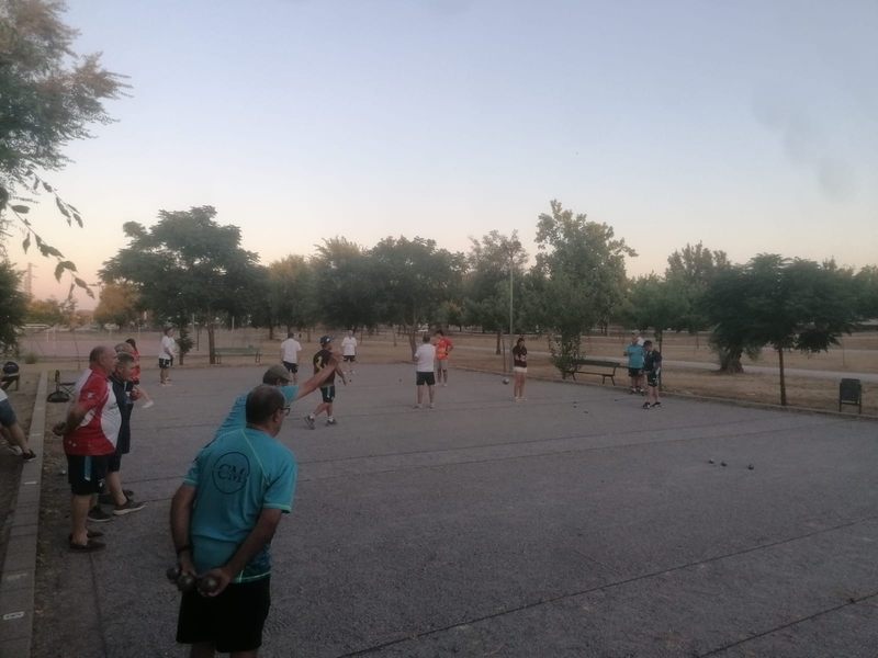 La dupleta Kiko Apolo y Pascual Espada campeona del XX Torneo Local de Petanca Agosto 2025 en Los Santos de Maimona