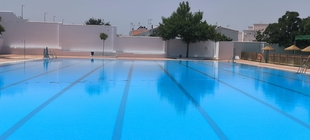 La Piscina Municipal de Los Santos de Maimona y sus bañistas sufren las consecuencias de las defecaciones en el agua