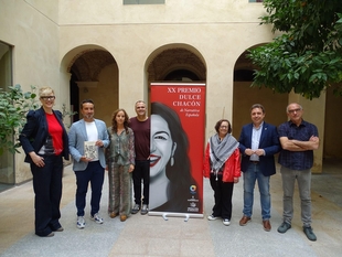 El XX Premio de Narrativa Española Dulce Chacón es para `La península de las casas vacías´, de David Uclés