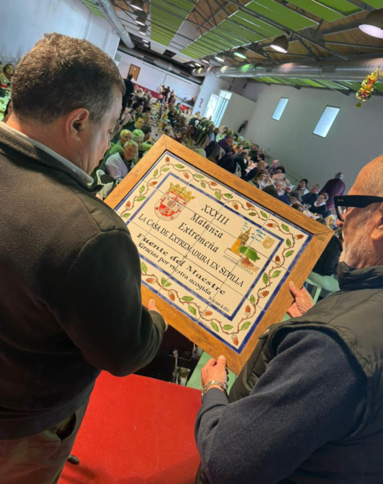 Éxito de la visita de la Casa de Extremadura en Sevilla a Fuente del Maestre