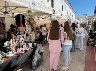 El Ayuntamiento de Los Santos de Maimona abre el plazo de inscripción para la II Feria de la Moda Piropo Blanco