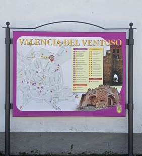Valencia del Ventoso refuerza su atractivo turístico con un nuevo plano y mejora de sus espacios públicos