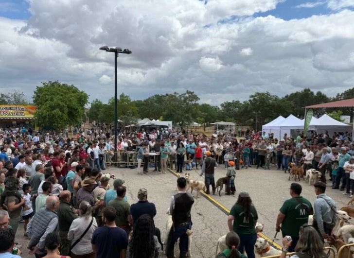 Más de 7.000 personas abarrotaron el XI Día del Cazador Extremeño en Los Santos de Maimona