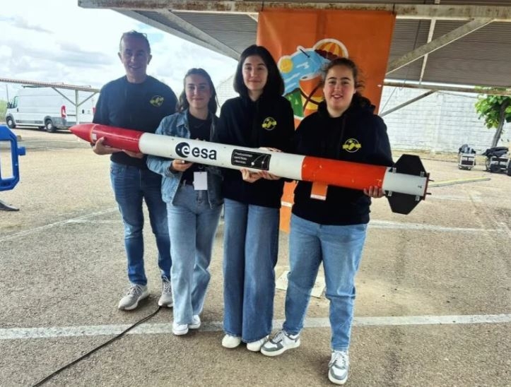 El equipo EzeSat, del IES Doctor Fernández Santana de Los Santos de Maimona, Premio a la Mejor Difusión y Patrocinio en la Final Nacional CanSat
