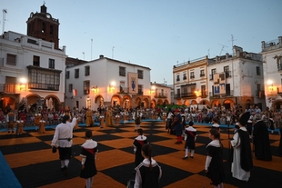 La fiesta de la Luna al Fuego de Zafra brilla este año en la `Capital Extremeña del Ajedrez´ como `Mejor Patrimonio Cultural´