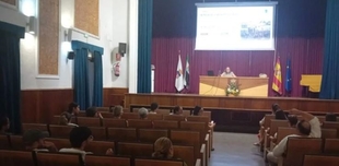 Reunión entre ayuntamiento y empresarios santeños para abordar iniciativas de dinamización del comercio local