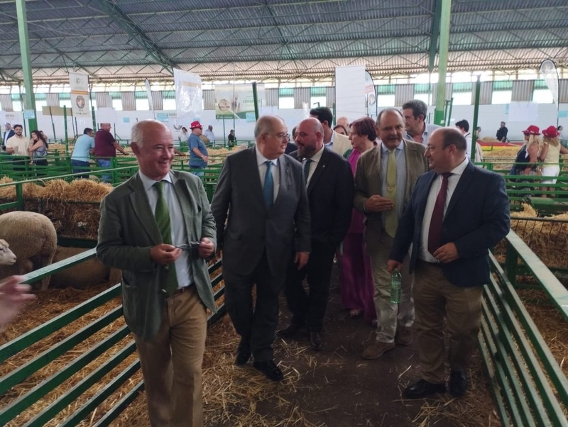 El alcalde destaca la FIG como un pilar fundamental de la marca Zafra y apuesta por su modernización y futuro