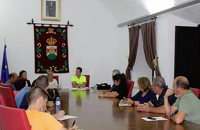 Reunión entre las entidades deportivas y el Ayuntamiento de Burguillos del Cerro